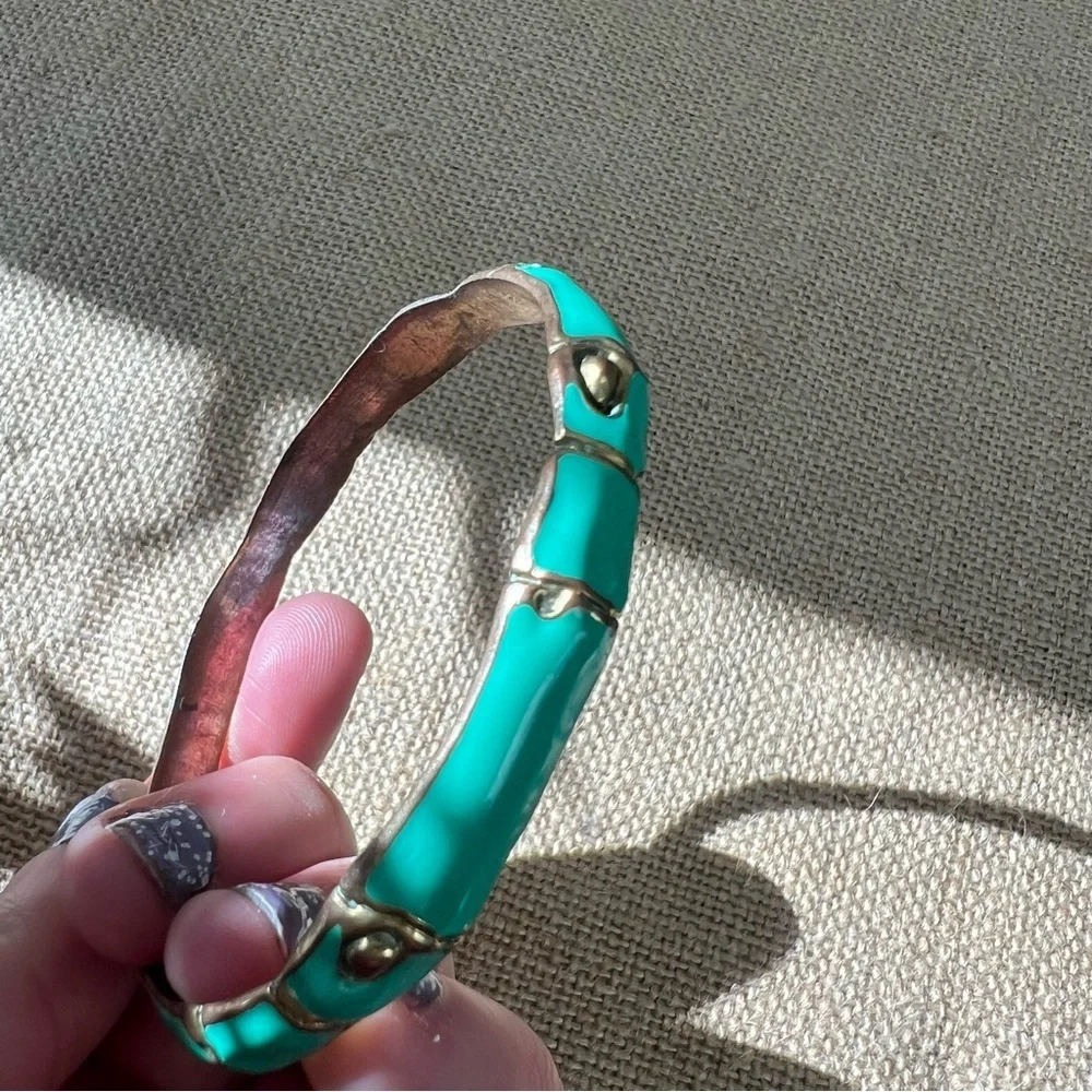 Kate spade bright green bamboo hinged bangle circle bracelet gold tone quirky - Picture 3 of 5